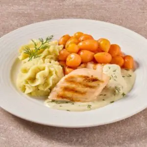 Zalmfilet in dillesaus met Parijse worteltjes en aardappelpuree